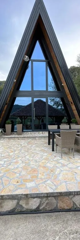 Vikendica Peric Zelinje, Hotel in Drinjača