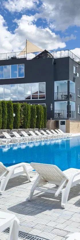 Avalon Hotel&Pool, Hotel in Yelikhovichi