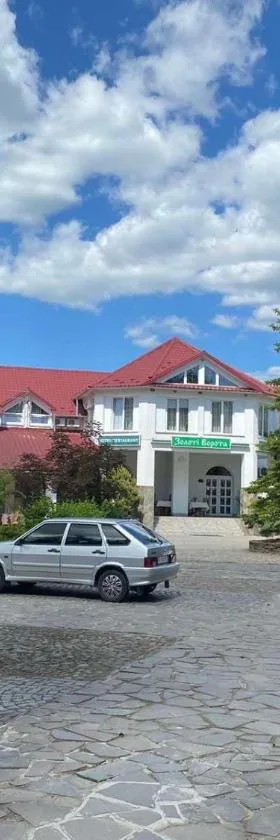 Hotel Zoloti Vorota, Hotel in Lalovo