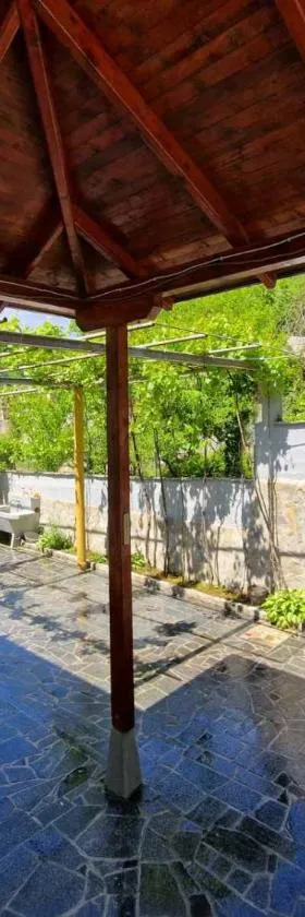 "BIJELA" Apartments with AC, outdoor fireplace and terrace, Hotel in Glogošnica