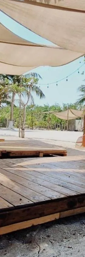 Camping, Glamping y Caravanas Dos Lunas, Hotel in Celestún