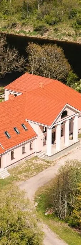 Lēnu pils, Hotel in Lēna