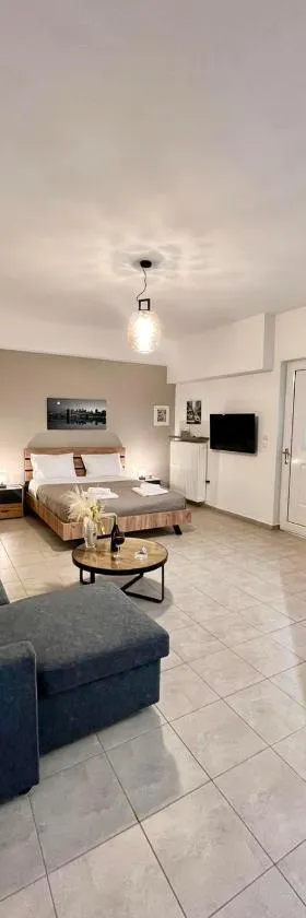 Lia's luxury apartment - near airport, Hotel in Koropi