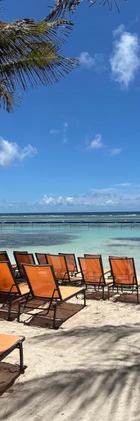 Oneiro Suites with Sea View, Hotel in Mahahual