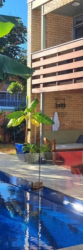 Brisbane 1960s Pool House - hosted bed and breakfast, Hotel in Brisbane