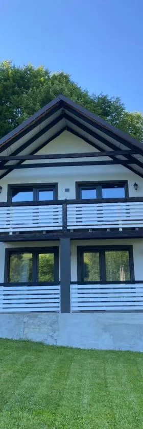 Family House, Hotel in Izky
