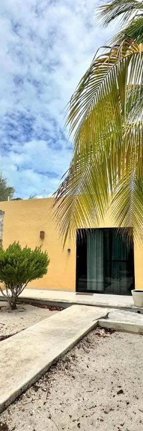 Private 2-Bedroom Beachfront Villa in Celestún - Your Secluded Escape, Hotel in Celestún