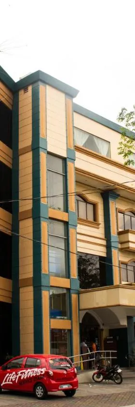 Crown Royale Hotel, Hotel in Balanga