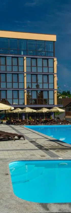 Summit, Hotel in Jablunyzja