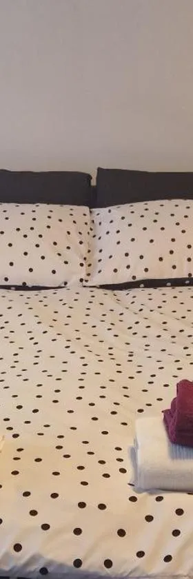 Large Double room near London Heathrow Airport, Hotel in Hayes