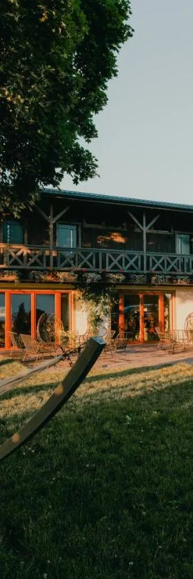 Vanagu muiža, Hotel in Aizupes