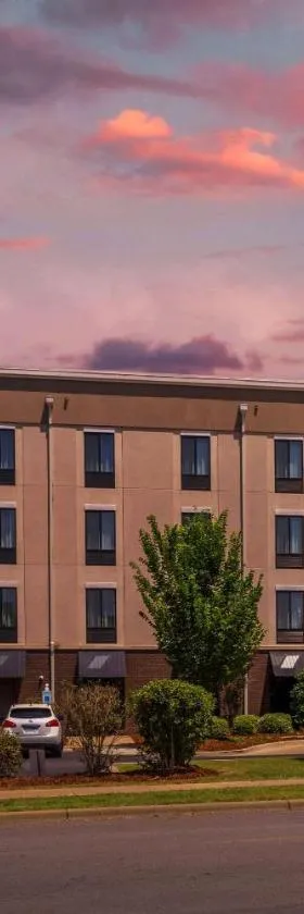 Comfort Inn & Suites At CrossPlex Village, Hotel in Birmingham