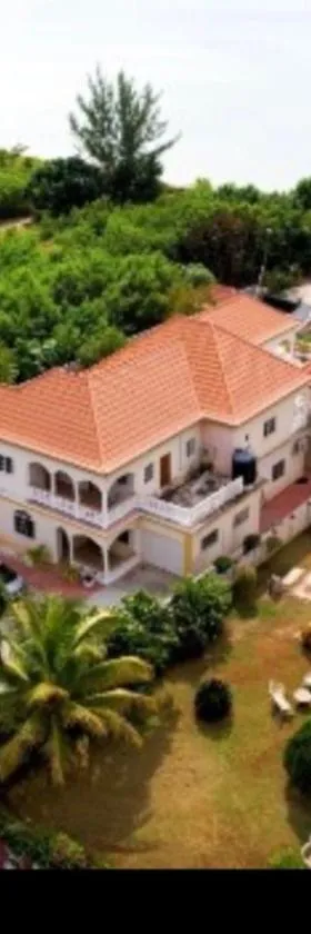 Indigo Beach Villa, Hotel in Black River