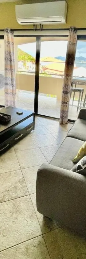 Couples Getaway 1bed 1bath Condo In Red Hook, Hotel in St Thomas