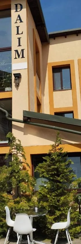 DALIM, Hotel in Duliby