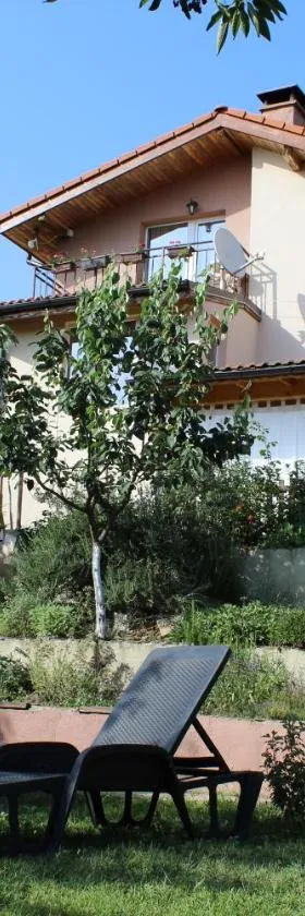 Къща за гости АВЛИГА, Hotel in Warna
