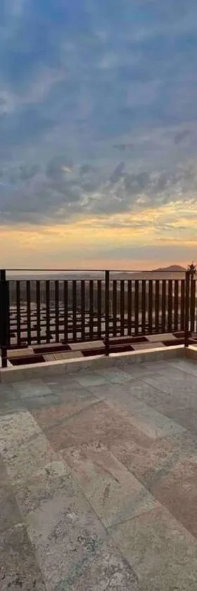 Penthouse with panoramic terrace and pool, Hotel in San José del Cabo
