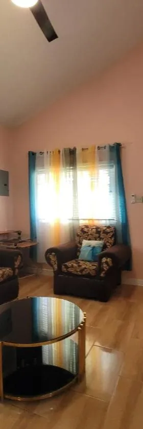 Comfortable Strategic Lodging Quarters, Hotel in Spanish Town