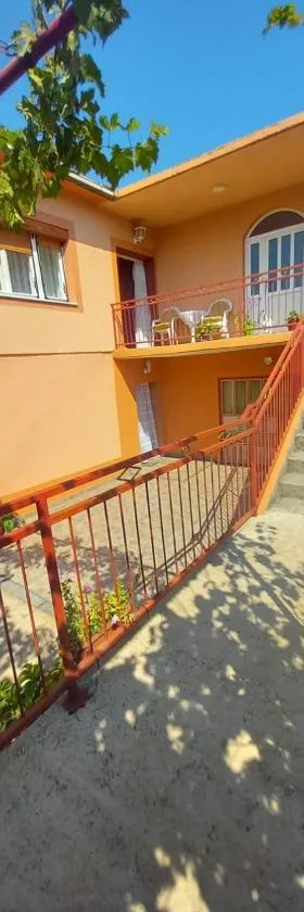 Stan Uljarević, Hotel in Zlatište