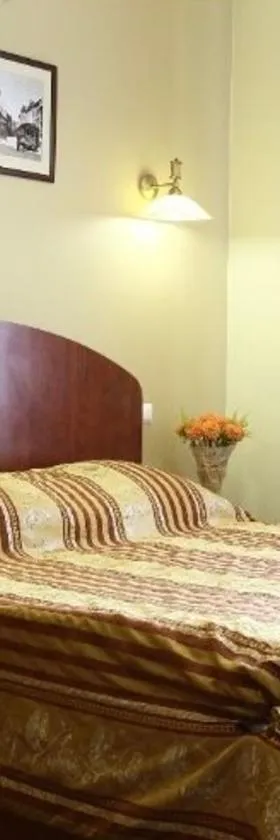 Соняхи, Hotel in Zimna Voda