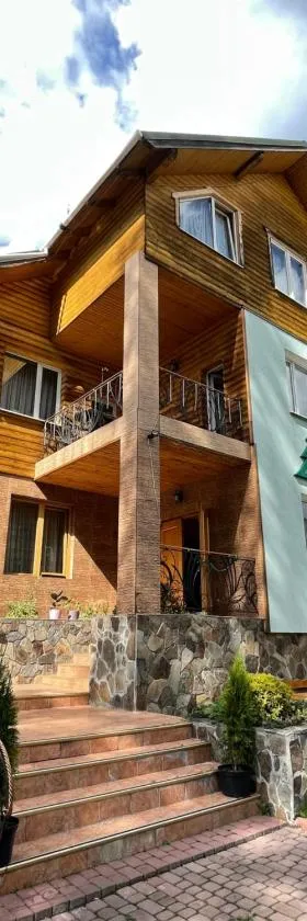 Лелеч, Hotel in Tatariw