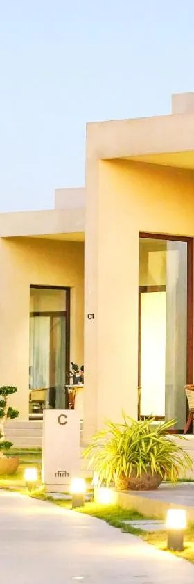 TANA Beach Villas, Hotel in Lian