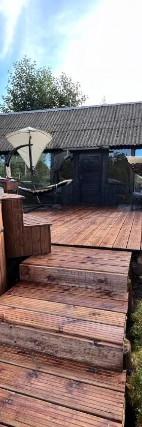 Black house in the forest with Hot Tube and Home theater for movies, Hotel in Līči