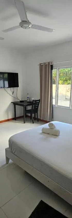 Surf Trip Maldives, Hotel in Thulusdhoo