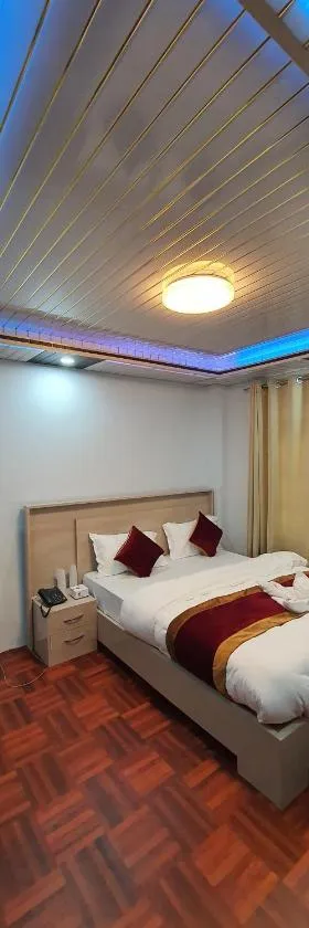 Charikot Downtown Hotel, Hotel in Charikot