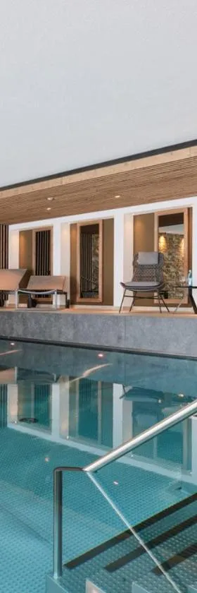 Hotel Sonne Post mit Schwimmbad, Hotel in Titisee-Neustadt