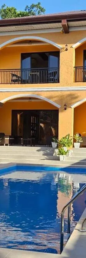 Villa Naranja Pagudpud - Biondo, Hotel in Pagudpud