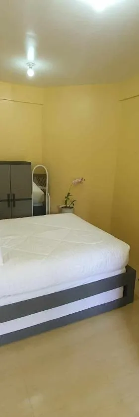 Lucena Meg's Studio Apmnt Deluxe rm-Near SM-Wifi, Hotel in Lucena