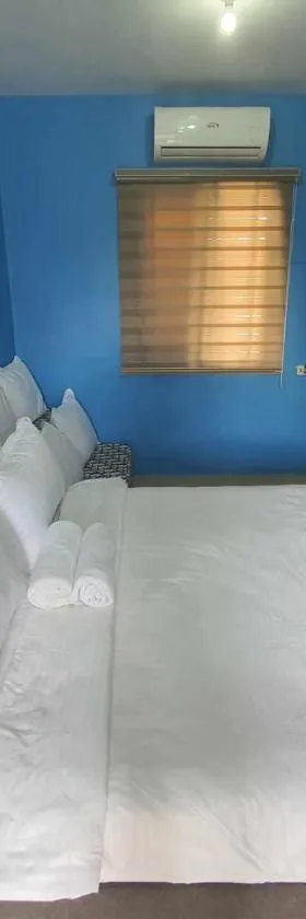 Lucena Meg's Studio Apmnt VIP rm-Near SM-Wifi, Hotel in Ilayang Dupay
