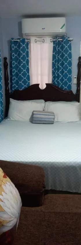 Sunny Space, Hotel in Portmore
