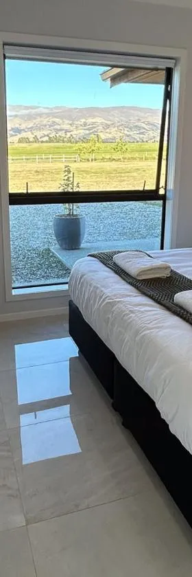 Tarras Serenity Haven - Mountain Views and Calm, Hotel in Tarras