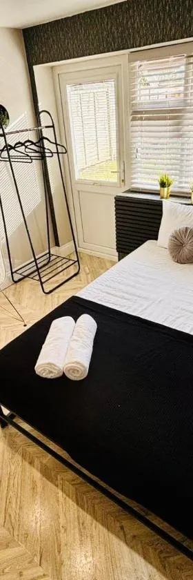 Heathrow airport studios, Hotel in West Drayton