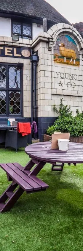Bridge Hotel, Hotel in Greenford