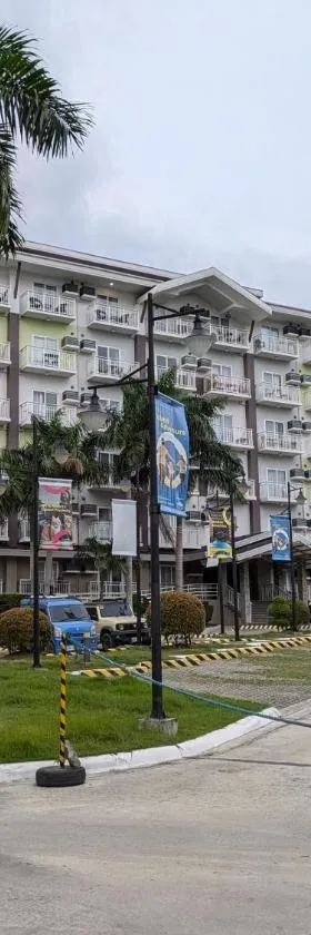 Near Airport, Affordable Coliving Space for Backpackers with Pool, Gym, and More, Hotel in Pusok