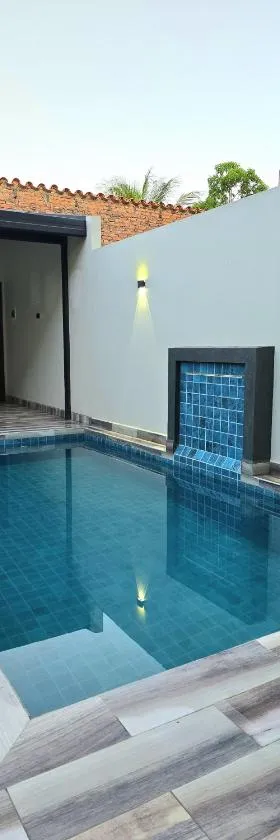 Hermosa Casa Vacacional con piscina privada cerca del Aeropuerto, Hotel in Vila El Carmen