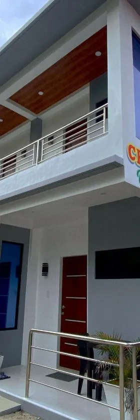 Christela Beach House, Hotel in Pooc