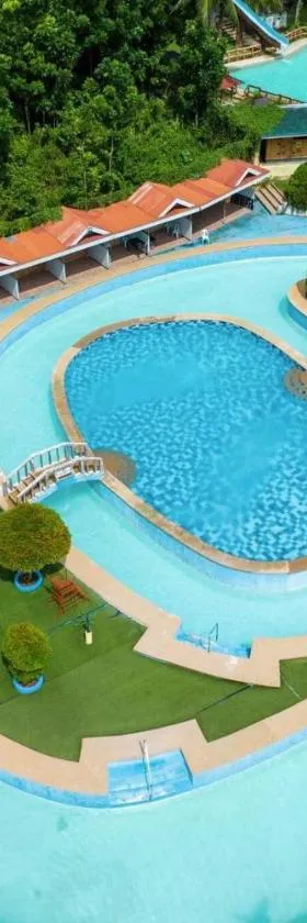 Hidden Valley Mountain and Wavepool Resort, Hotel in Pinamungahan
