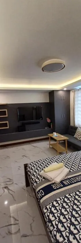 B Mary's Staycation 2- 3 pax, Hotel in Tanza