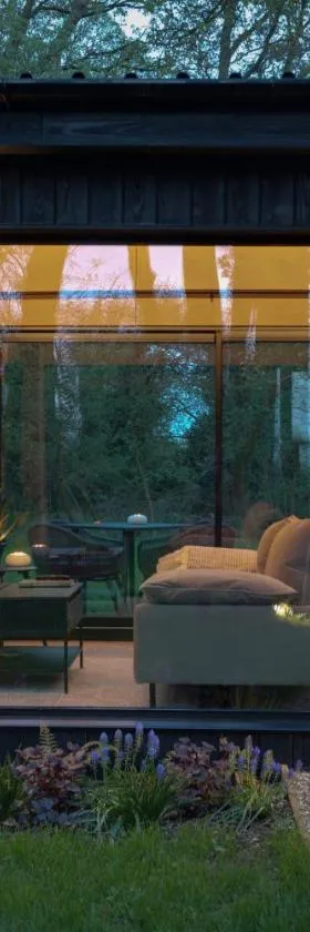 The Woods - Luxury cabin in a woodland setting, Hotel in Hatfield Broad Oak
