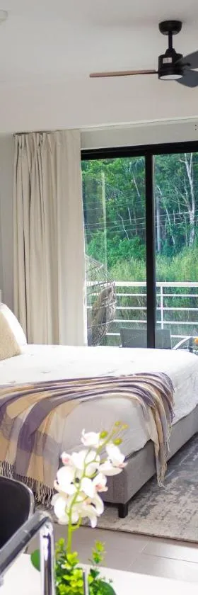 Premium Studio with Pool View, Hotel in Mandeville