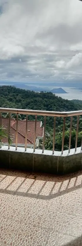 Sang Yoo Mountain View Tagaytay Bed and Breakfast - Taal Lake View, Hotel in Tagaytay