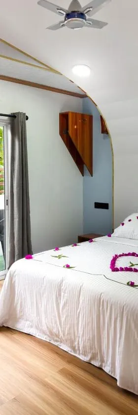 SWIMS Maldives, Hotel in Omadhoo