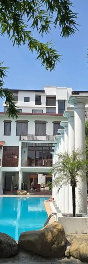 Club De Novo Hotel, Hotel in Butwāl