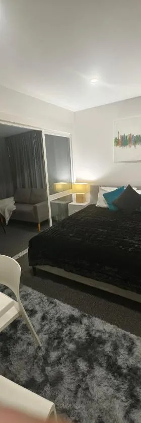 Entire Studio Apartment - self check-in, Hotel in Clontarf