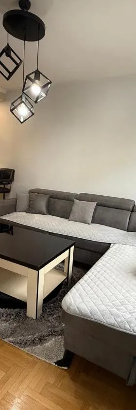 Apartment stan na dan Hilandarska, Hotel in Lukavica