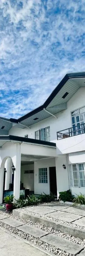 Calel Guest House, Hotel in Palompon